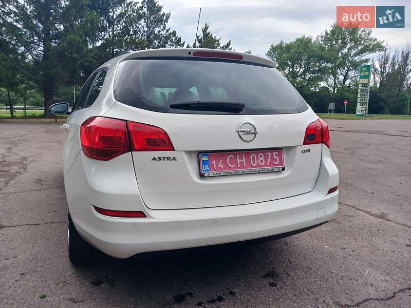 Универсал Opel Astra 2012 в Стрые