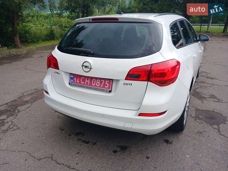Универсал Opel Astra 2012 в Стрые
