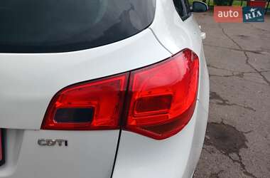 Универсал Opel Astra 2012 в Стрые