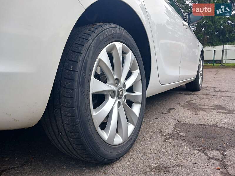Универсал Opel Astra 2012 в Стрые