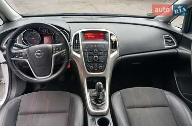 Универсал Opel Astra 2012 в Стрые