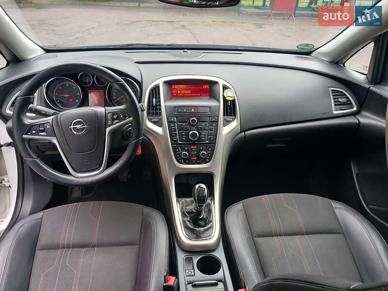 Универсал Opel Astra 2012 в Стрые