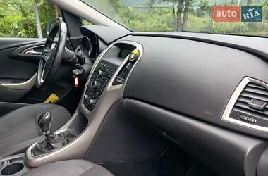 Универсал Opel Astra 2012 в Стрые