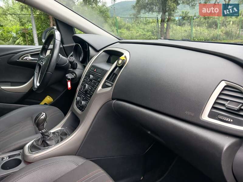 Универсал Opel Astra 2012 в Стрые