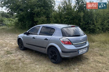 Хэтчбек Opel Astra 2005 в 