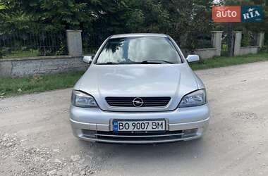 Седан Opel Astra 2004 в Волочиске