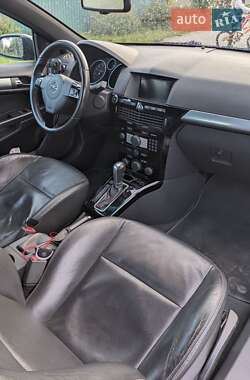 Кабриолет Opel Astra 2008 в 