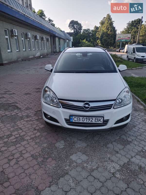 Універсал Opel Astra 2010 в Чернігові