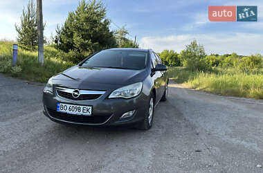 Универсал Opel Astra 2011 в Зборове