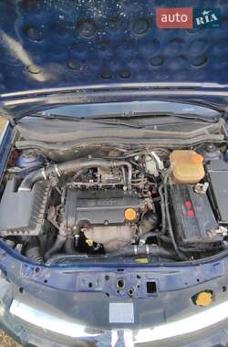 Хэтчбек Opel Astra 2006 в 