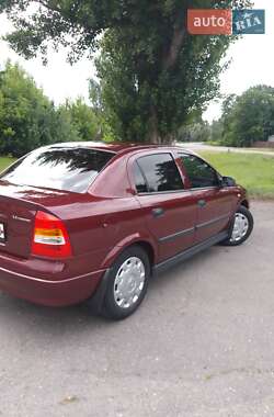 Седан Opel Astra 2006 в Лохвице