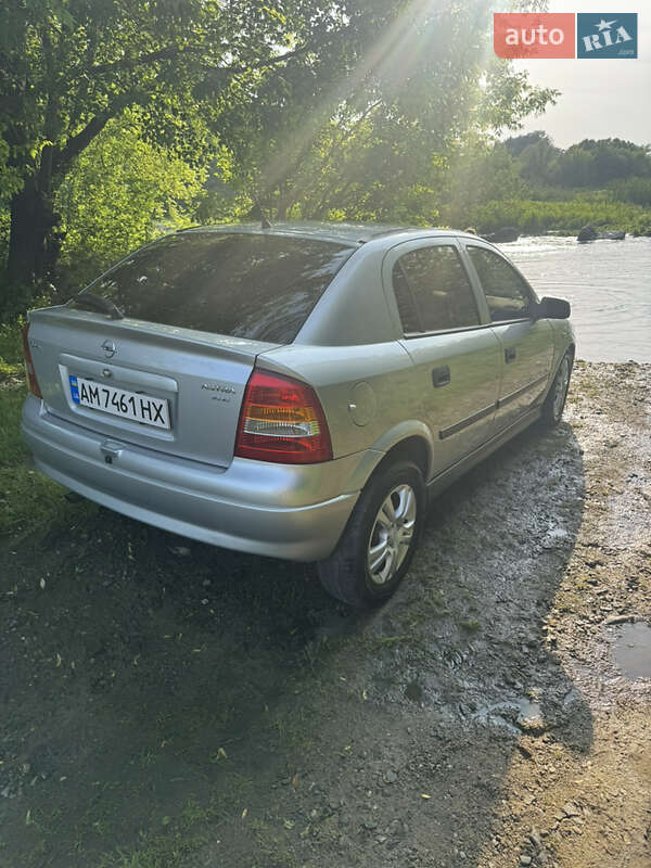 Хэтчбек Opel Astra 2000 в Звягеле