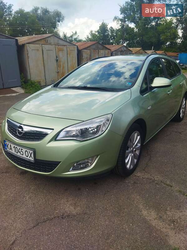 Opel Astra 2011