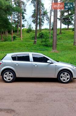 Хэтчбек Opel Astra 2006 в 