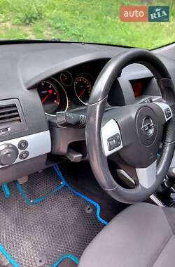 Хэтчбек Opel Astra 2006 в 