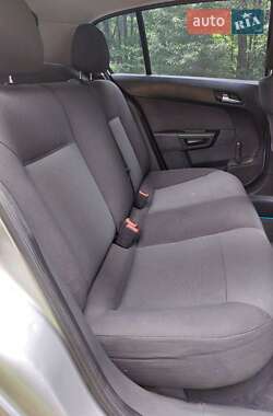 Хэтчбек Opel Astra 2006 в 