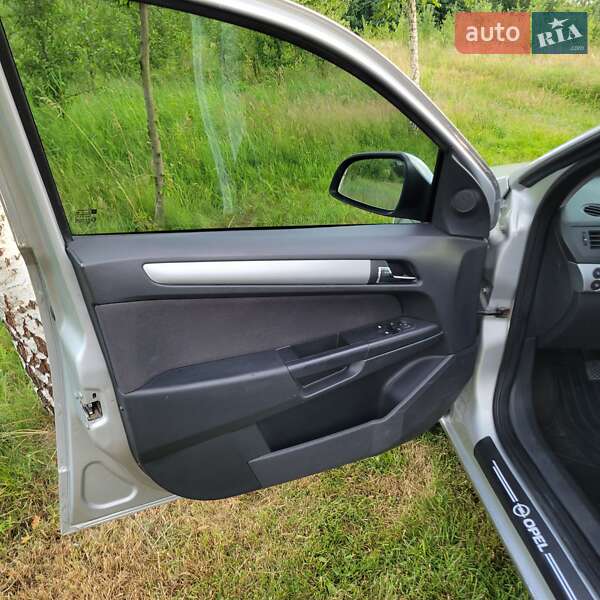 Універсал Opel Astra 2009 в Калуші