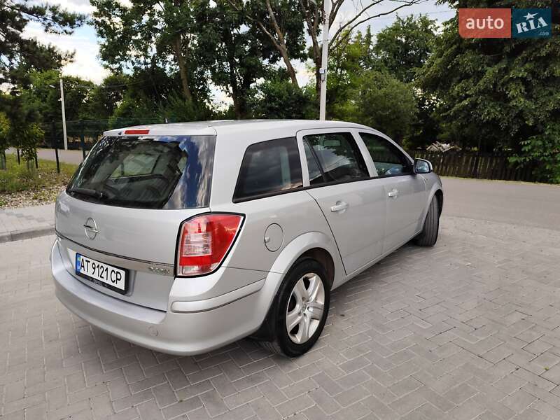 Универсал Opel Astra 2009 в Калуше