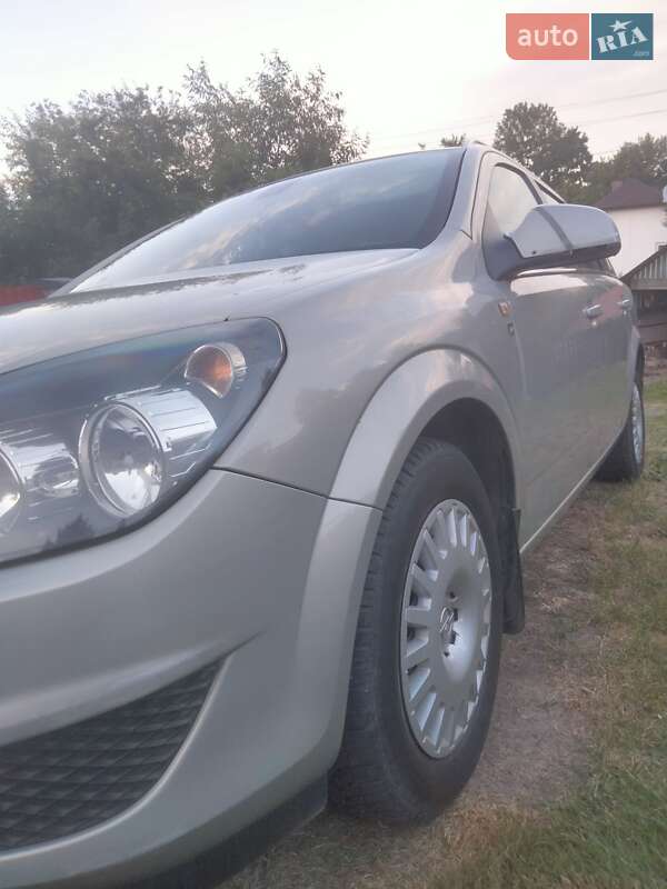 Универсал Opel Astra 2010 в Калуше