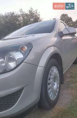 Универсал Opel Astra 2010 в 