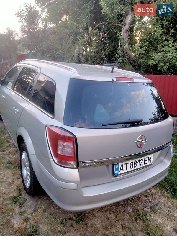 Универсал Opel Astra 2010 в Калуше