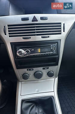 Хетчбек Opel Astra 2007 в 