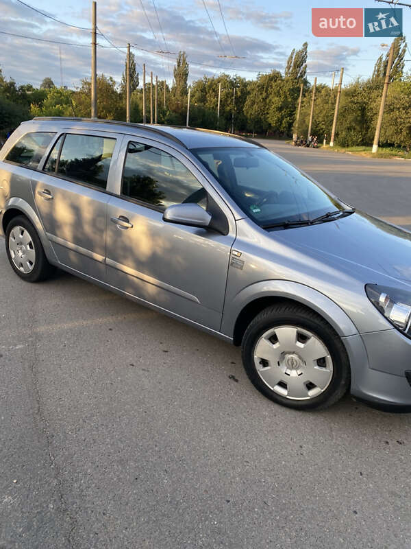 Универсал Opel Astra 2005 в Полтаве