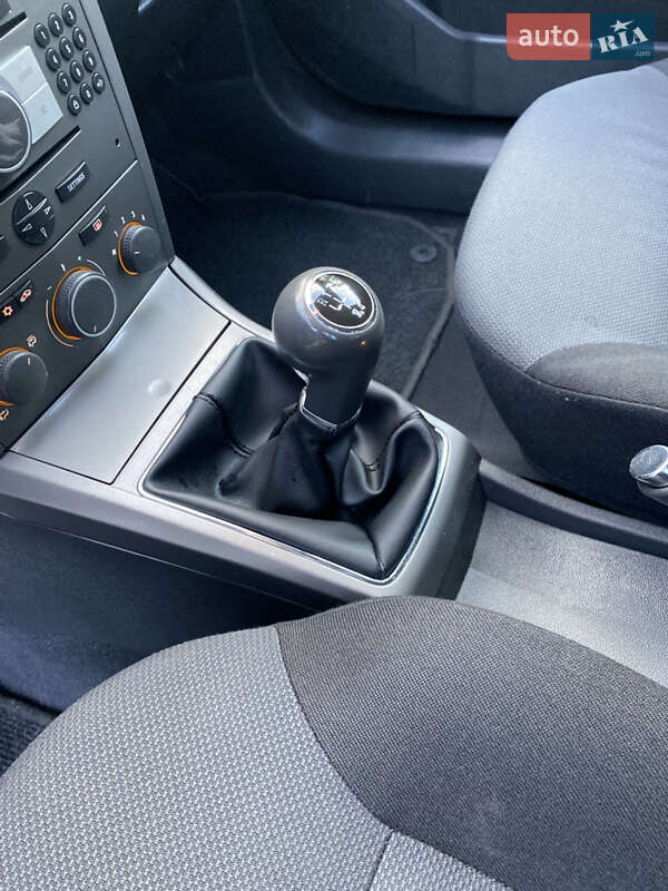 Универсал Opel Astra 2005 в Полтаве