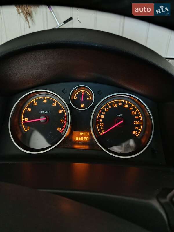 Универсал Opel Astra 2010 в Днепре