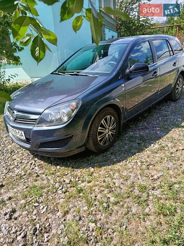 Универсал Opel Astra 2010 в Днепре