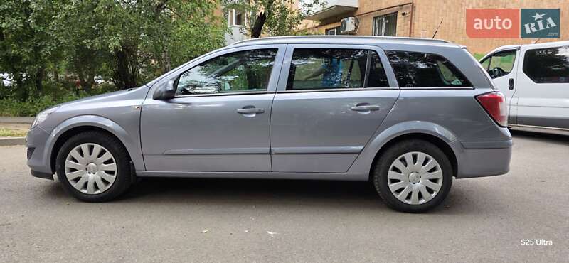 Універсал Opel Astra 2008 в Полтаві