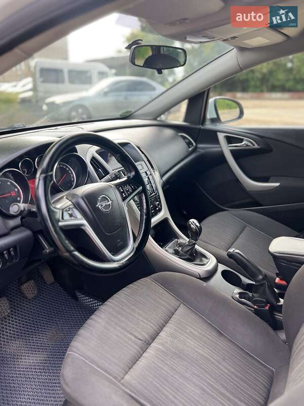 Універсал Opel Astra 2011 в Львові