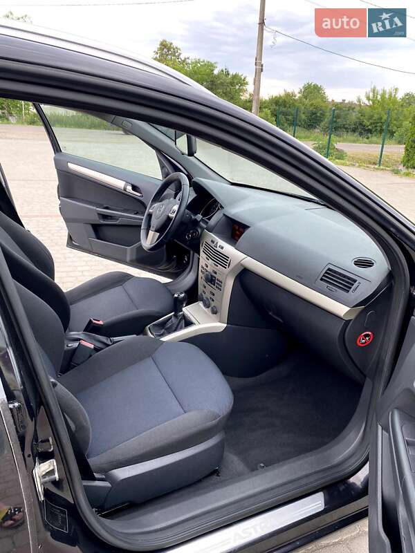 Универсал Opel Astra 2008 в Самборе