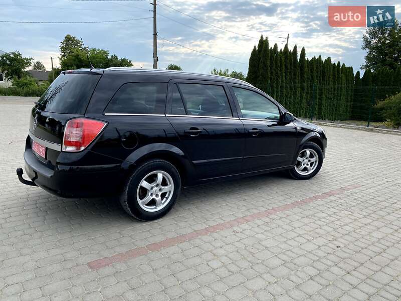 Универсал Opel Astra 2008 в Самборе
