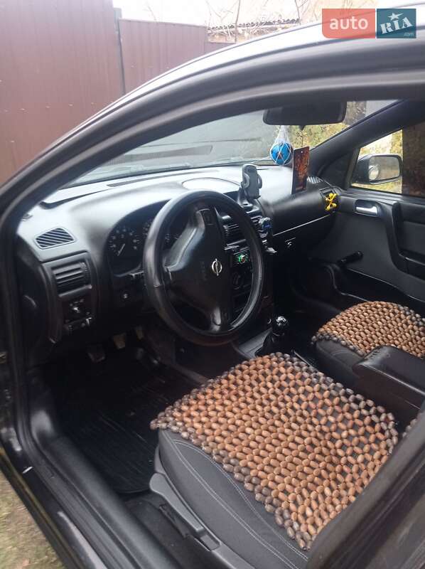 Седан Opel Astra 2008 в Ромнах