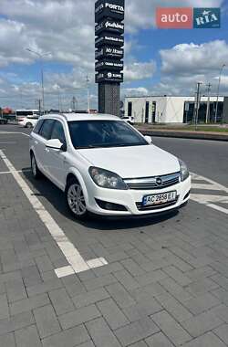 Універсал Opel Astra 2010 в Луцьку