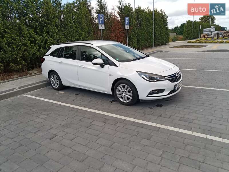 Универсал Opel Astra 2019 в Городке