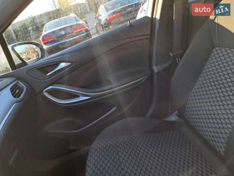 Универсал Opel Astra 2019 в Городке