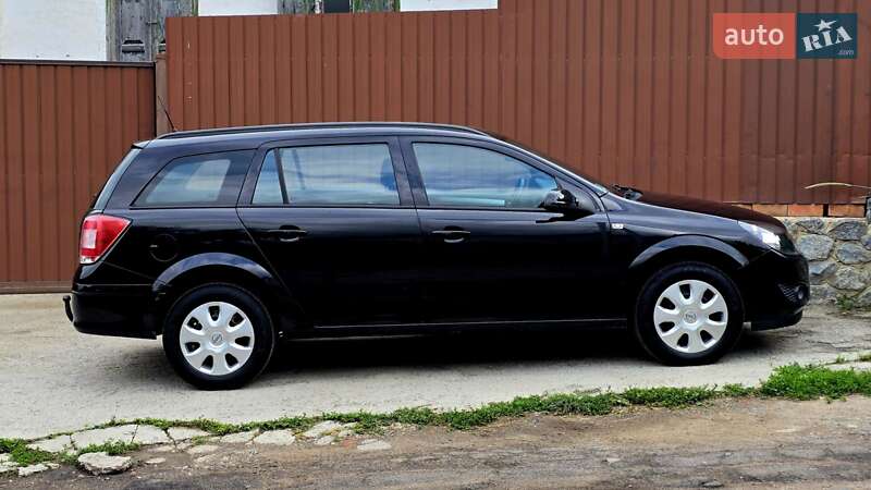 Универсал Opel Astra 2009 в Полтаве