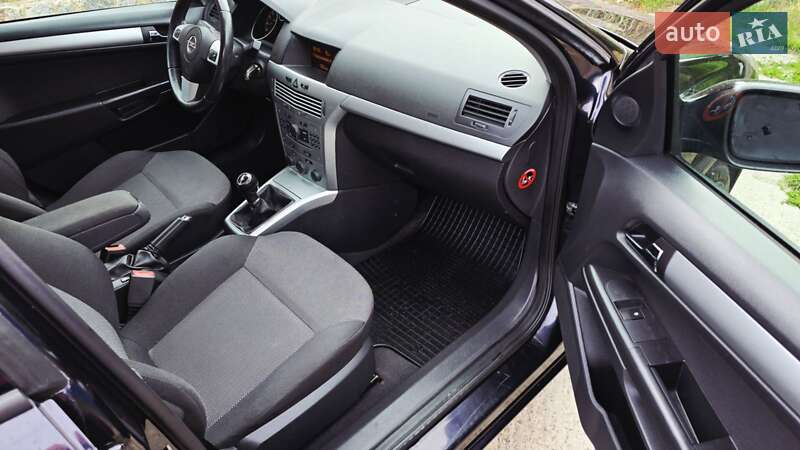 Универсал Opel Astra 2009 в Полтаве