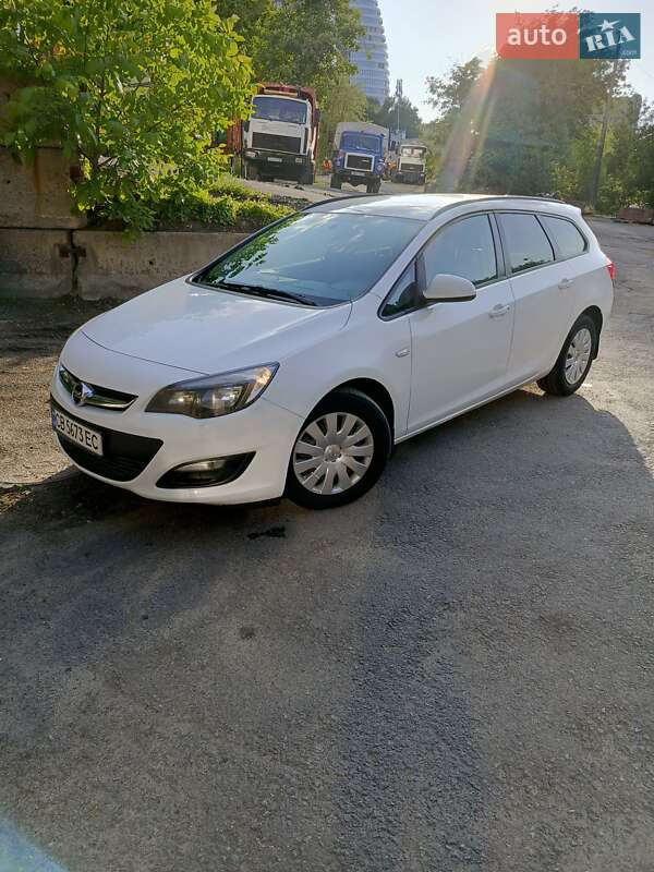 Универсал Opel Astra 2014 в Чернигове