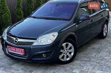 Універсал Opel Astra 2010 в Сарнах