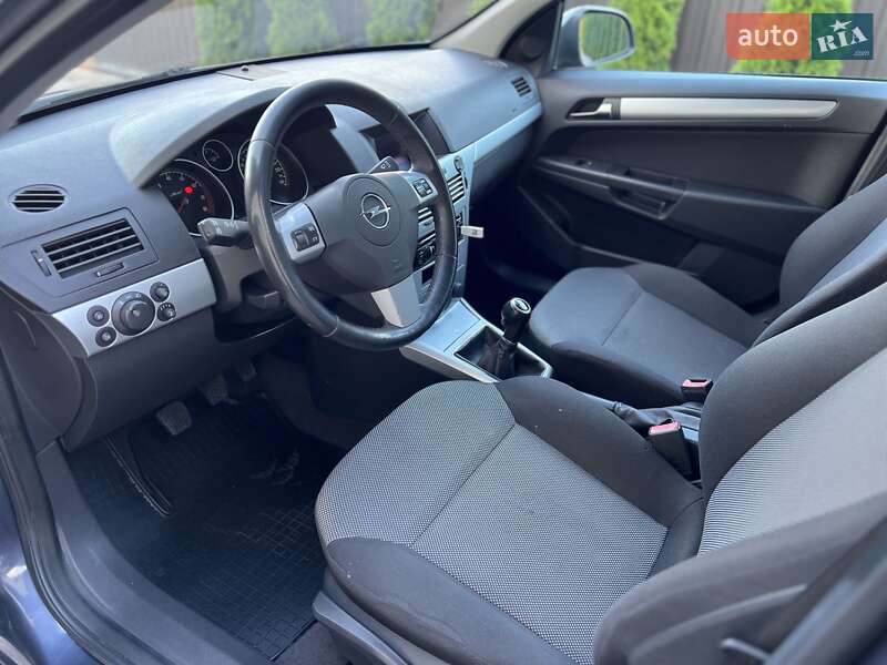 Универсал Opel Astra 2010 в Сарнах
