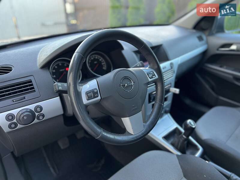 Универсал Opel Astra 2010 в Сарнах