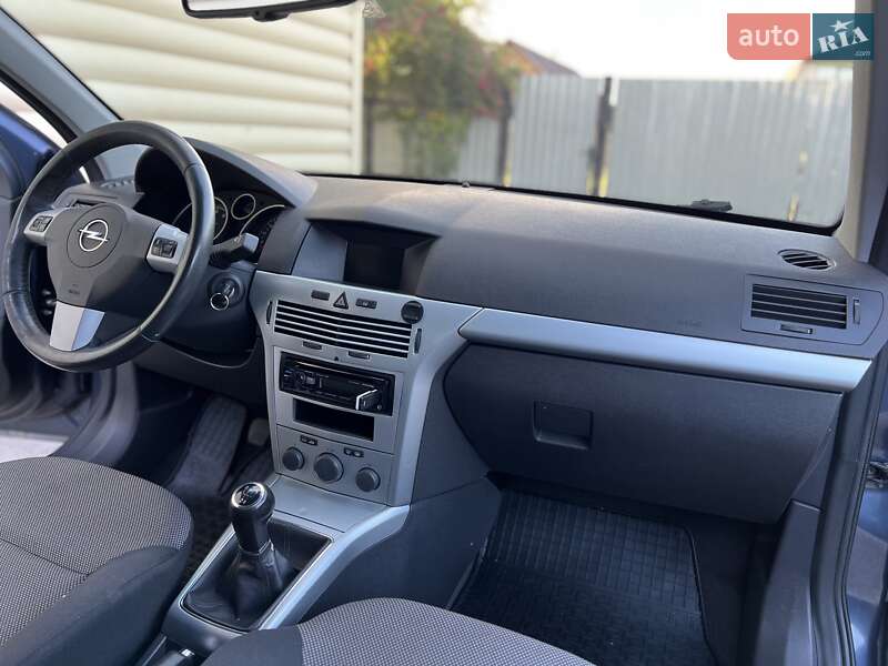 Универсал Opel Astra 2010 в Сарнах