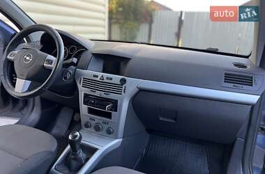 Универсал Opel Astra 2010 в 