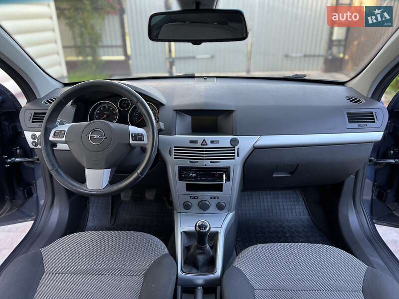 Универсал Opel Astra 2010 в Сарнах