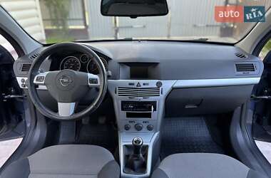 Универсал Opel Astra 2010 в 
