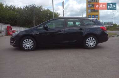 Универсал Opel Astra 2013 в Ровно
