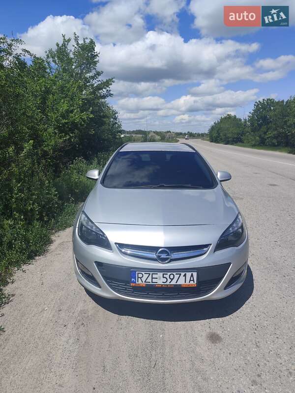 Универсал Opel Astra 2013 в 